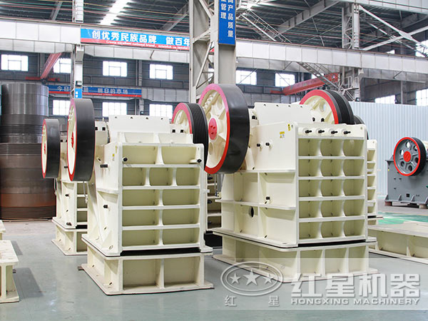 煤矸石顎式破碎機設(shè)備實拍