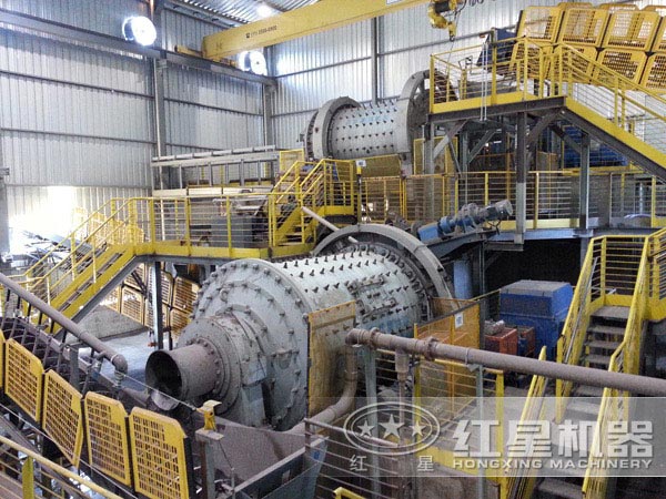 鐵礦球磨機現(xiàn)場圖