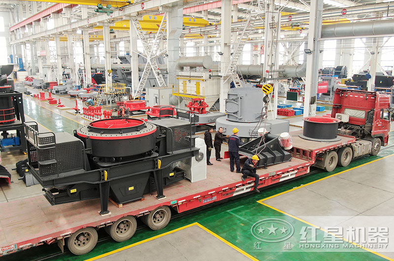 紅星沖擊式破碎機裝車發(fā)貨中