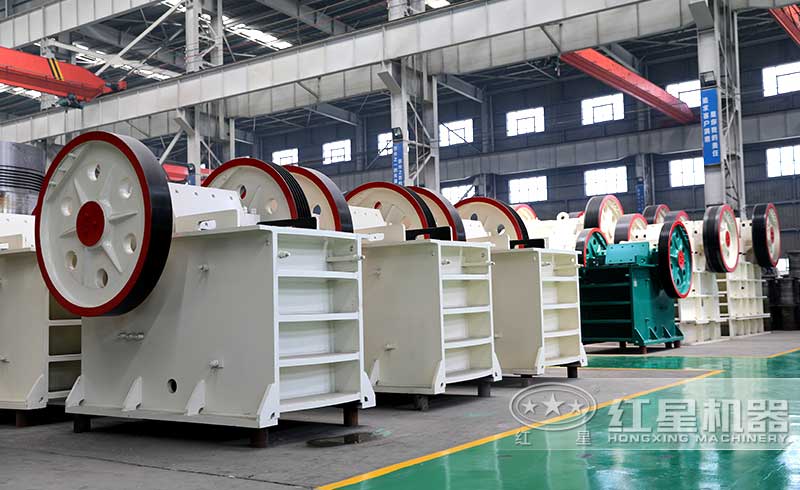 顎式破碎機(jī)車間實(shí)拍圖