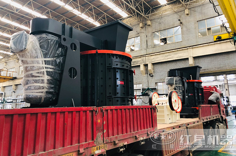 復合式破碎機裝車發(fā)貨中