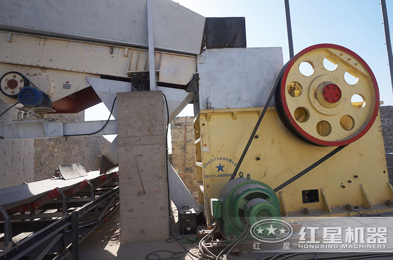 鄂破機作業(yè)現(xiàn)場 鄂破機作業(yè)現(xiàn)場