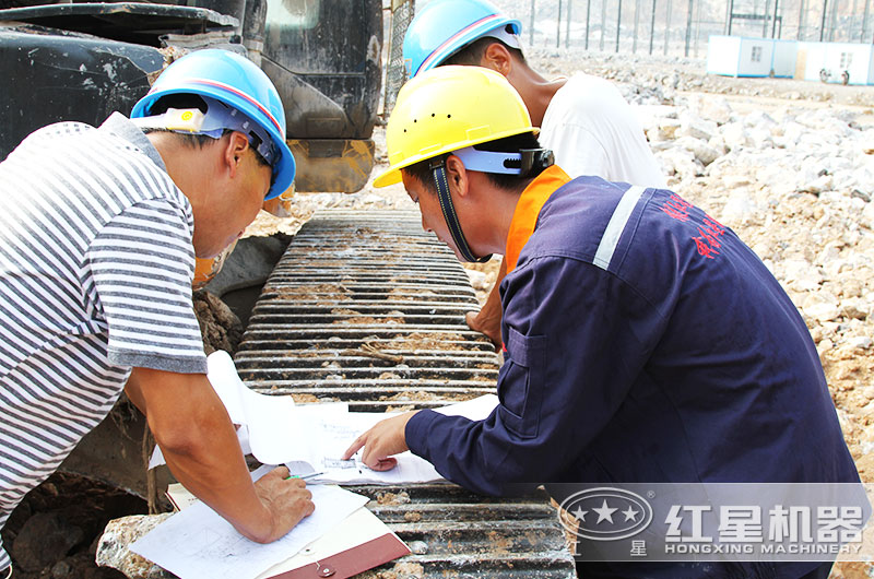 紅星技術(shù)人員入作業(yè)現(xiàn)場考察