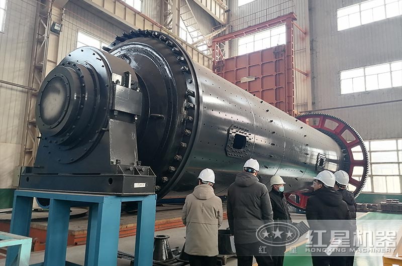 客戶來廠考察球磨機(jī) 客戶來廠考察球磨機(jī)