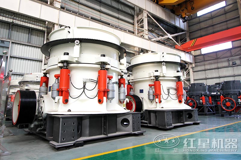 水泥圓錐破碎機(jī)車間實拍圖