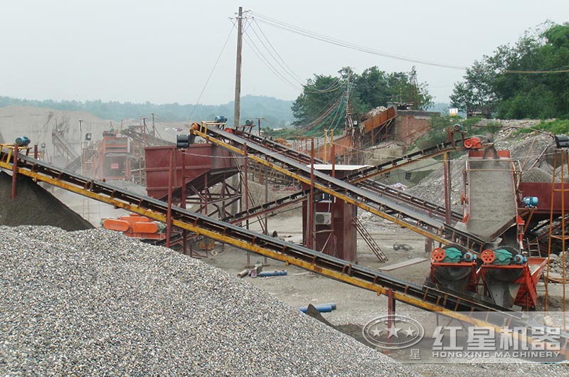 對輥制砂機作業(yè)現(xiàn)場實拍