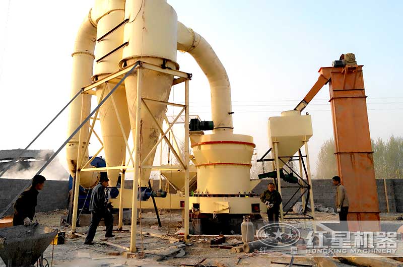 鋁礬土磨粉加工現(xiàn)場(chǎng)實(shí)拍