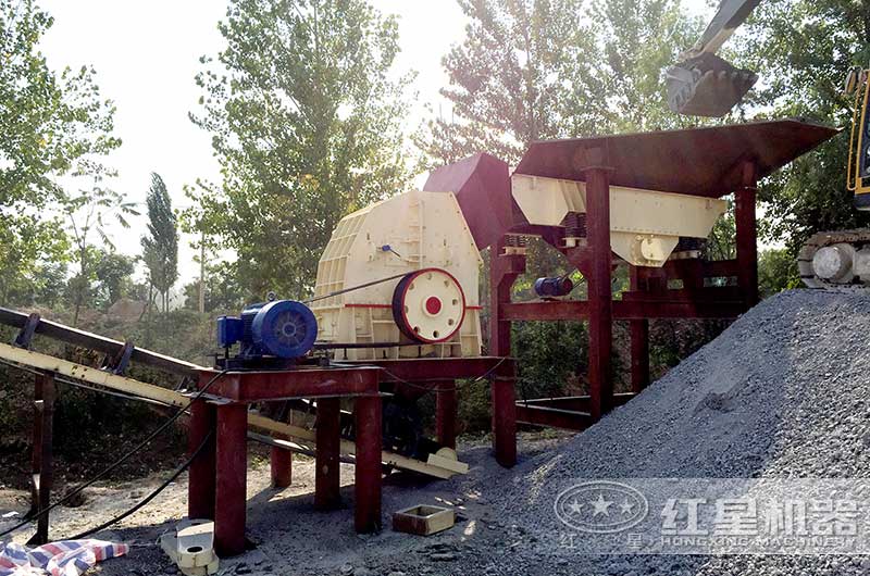 毛石破碎機(jī)作業(yè)現(xiàn)場 毛石破碎機(jī)作業(yè)現(xiàn)場