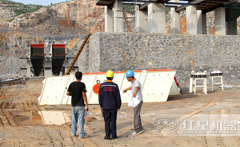 振動(dòng)篩安裝現(xiàn)場(chǎng)