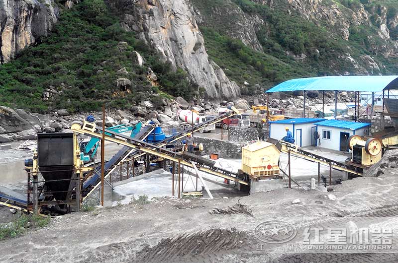 小型石頭沖擊式破碎機(jī)用戶現(xiàn)場(chǎng)拍攝