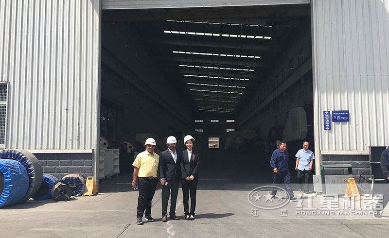 用戶來(lái)訪合影留念