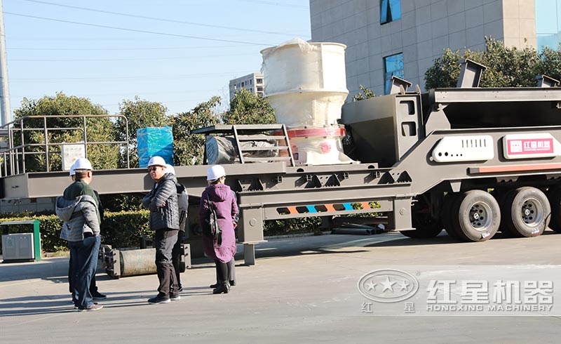 車載式移動破碎機(jī)用戶來廠參觀選購