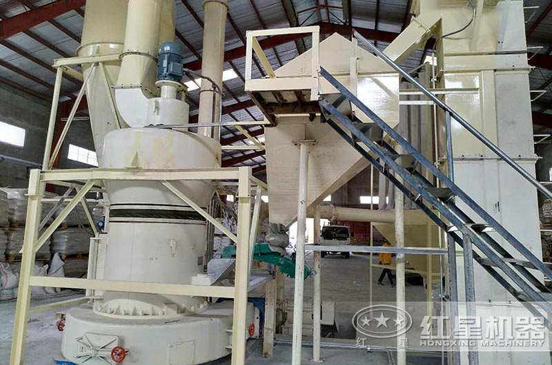 菲律賓客戶現(xiàn)場雷蒙磨粉機(jī)近景圖