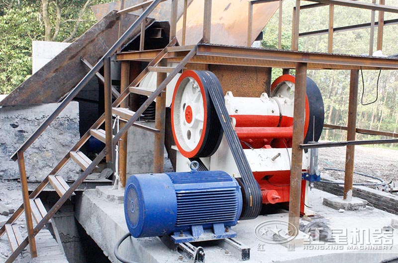 顎式破碎機(jī)在生產(chǎn)線中作頭破