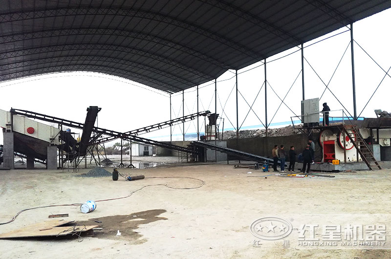 鐵礦石破碎生產(chǎn)線作業(yè)現(xiàn)場