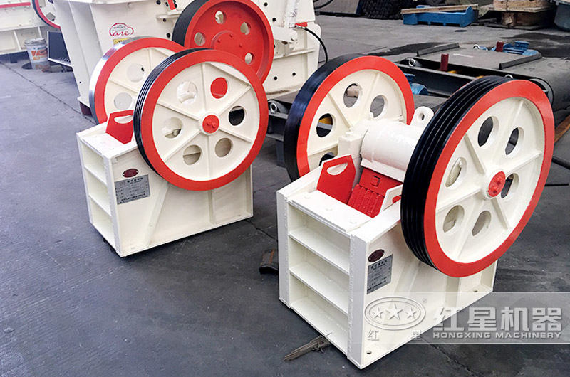 細(xì)鄂式破碎機(jī)，出料細(xì)，粒度均勻