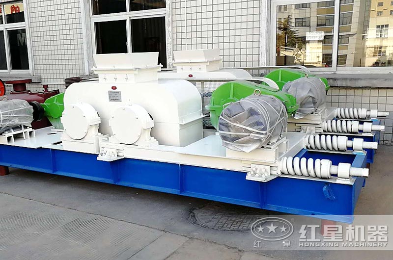 對(duì)輥式破碎機(jī)設(shè)備圖片