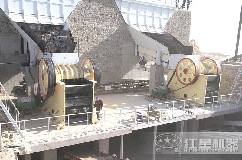 大型破碎機生產現(xiàn)場圖 大型破碎機生產現(xiàn)場圖