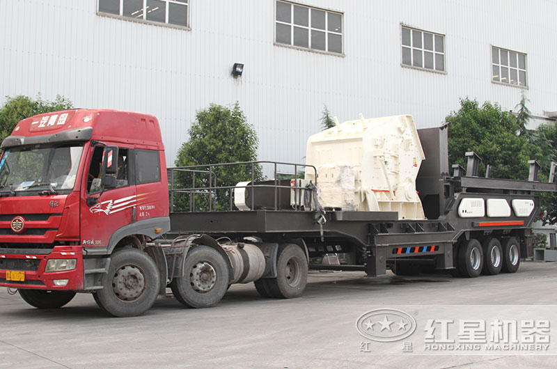 流動(dòng)砸石機(jī)直接開(kāi)往客戶現(xiàn)場(chǎng)