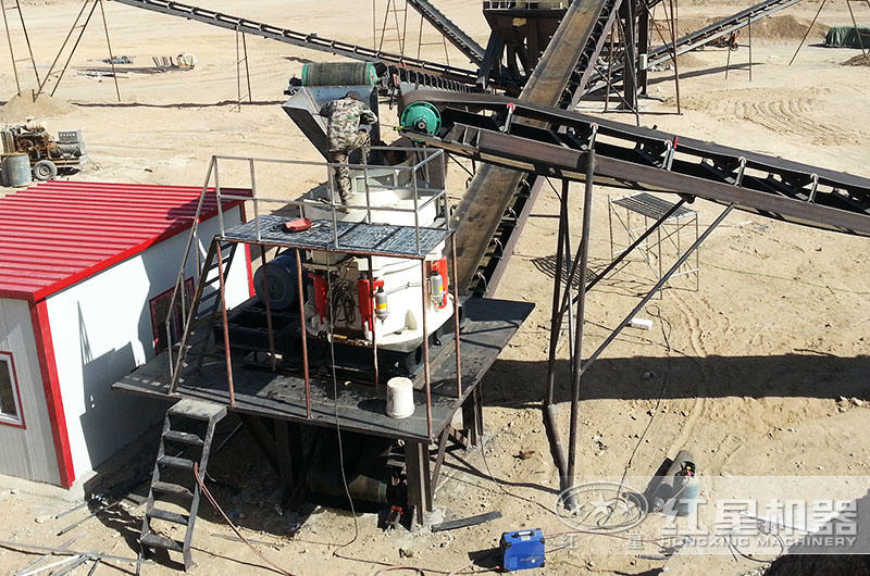 河南客戶液壓圓錐破碎機作業(yè)現場圖