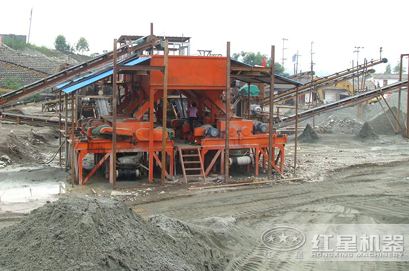 對輥機作業(yè)現(xiàn)場圖片 對輥機作業(yè)現(xiàn)場圖片