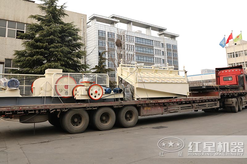 對輥機設備發(fā)貨現(xiàn)場 對輥機設備發(fā)貨現(xiàn)場