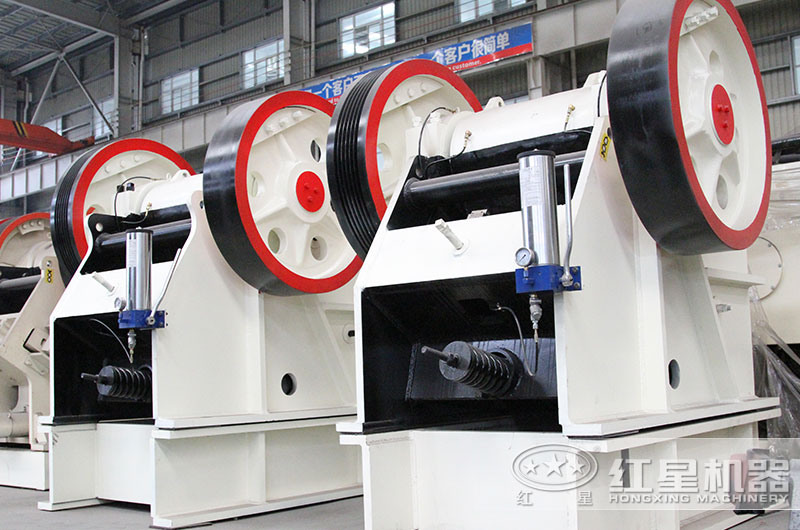 顎式破碎機破碎效率高、應(yīng)用范圍廣