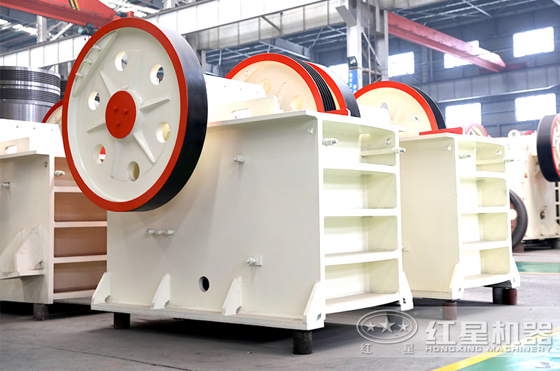 顎式破碎機體積小，破碎能力強