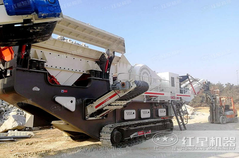 履帶式破碎機(jī)自行移動(dòng)、轉(zhuǎn)場(chǎng)方便