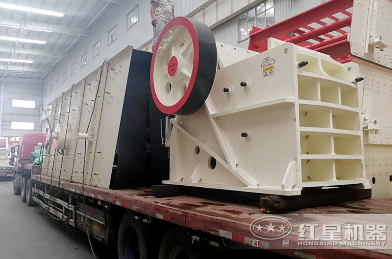 碎石機(jī)顎破發(fā)貨出廠，運(yùn)往客戶生產(chǎn)基地