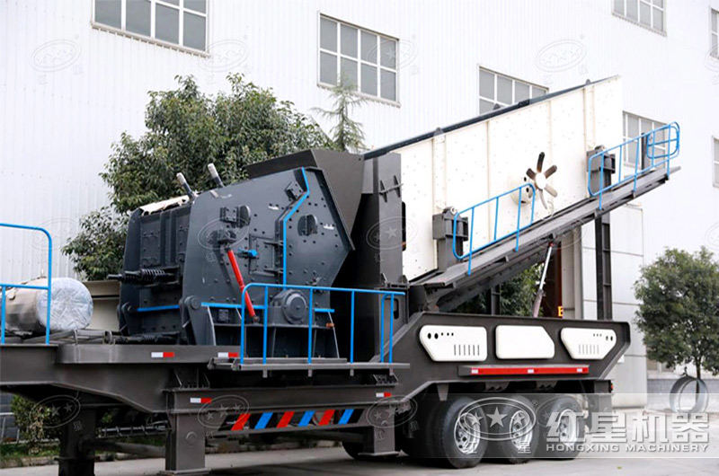 小型流動石料破碎機搭載反擊破、振動篩