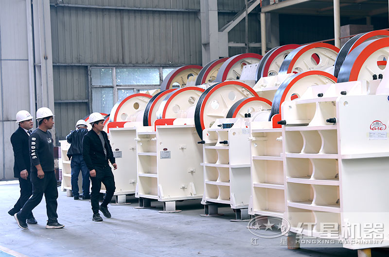 用戶前來選購10萬以下的礦石破碎設備