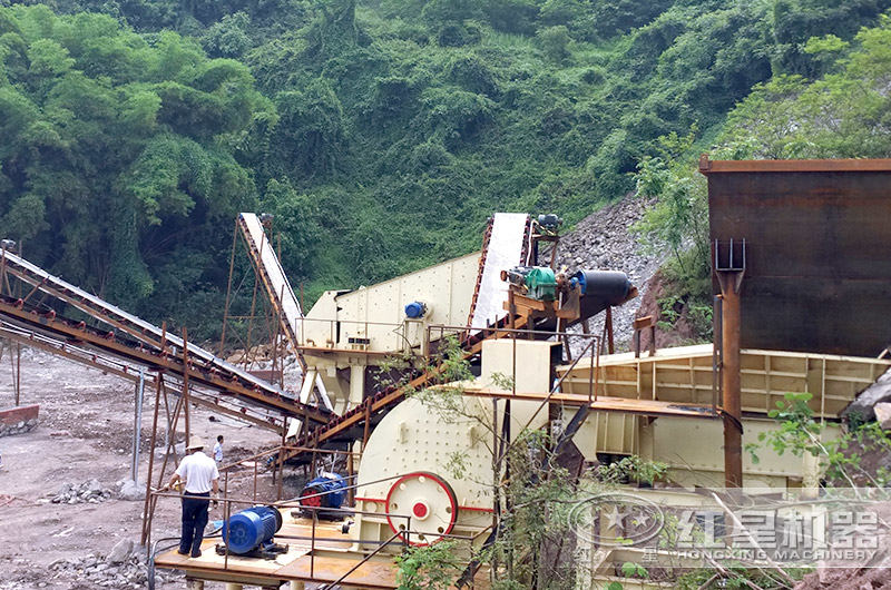 錘式打砂機(jī)生產(chǎn)現(xiàn)場(chǎng) 錘式打砂機(jī)生產(chǎn)現(xiàn)場(chǎng)