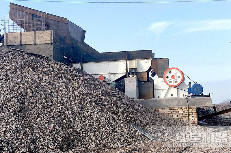 1215顎式破碎機(jī)生產(chǎn)現(xiàn)場(chǎng)