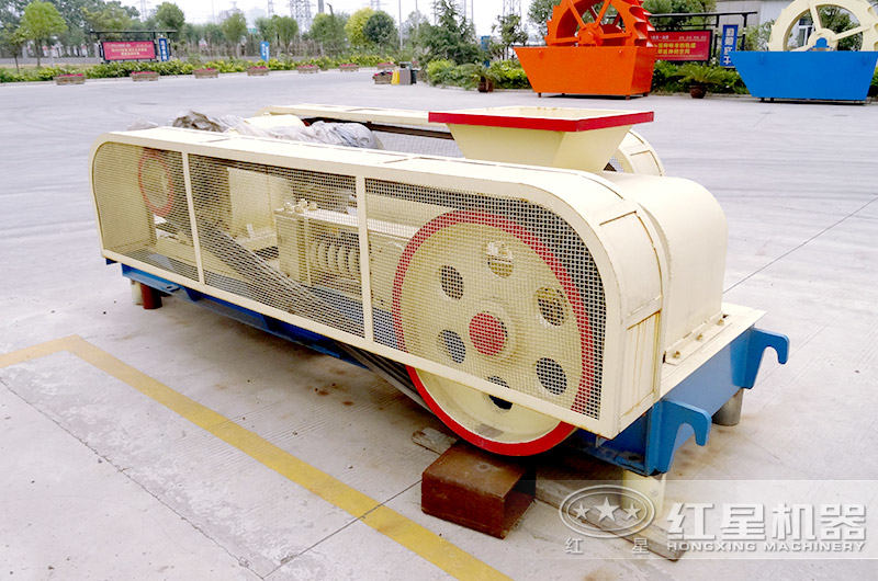 對輥式制砂機(jī)廠區(qū)實拍圖