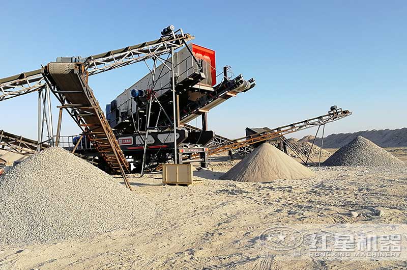 移動破碎石子機(jī)生產(chǎn)現(xiàn)場