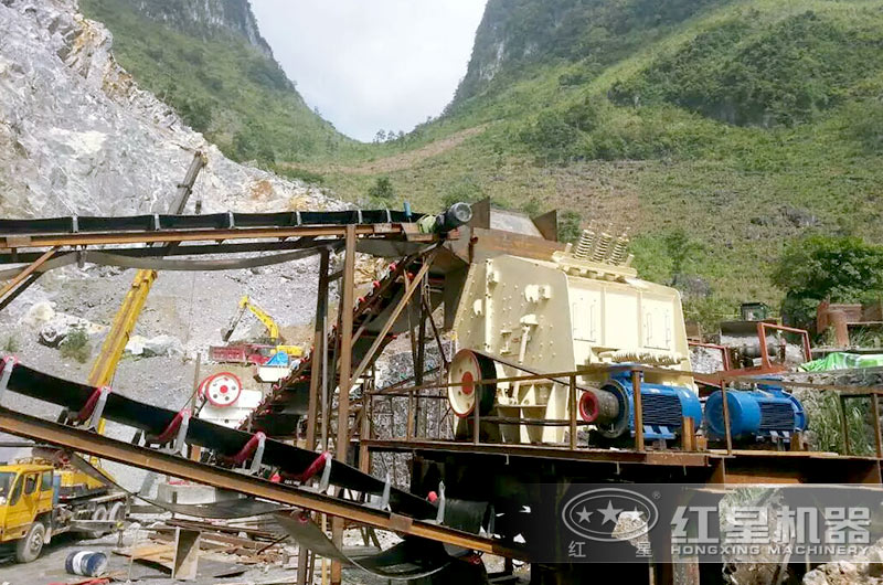 1210反擊破碎機(jī)生產(chǎn)現(xiàn)場(chǎng)，效率高，成品料品質(zhì)好