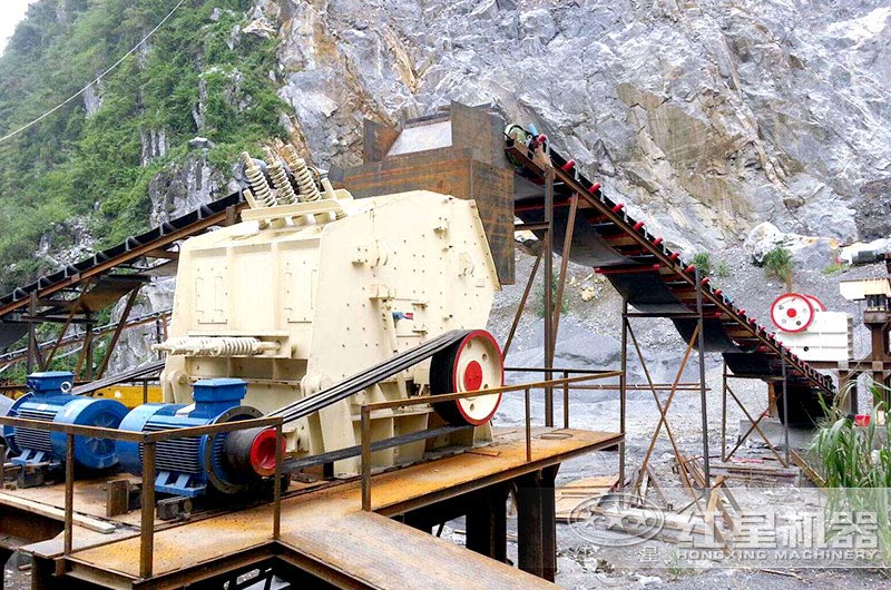 1315型反擊破碎機(jī)生產(chǎn)現(xiàn)場，搭配鄂破機(jī)使用