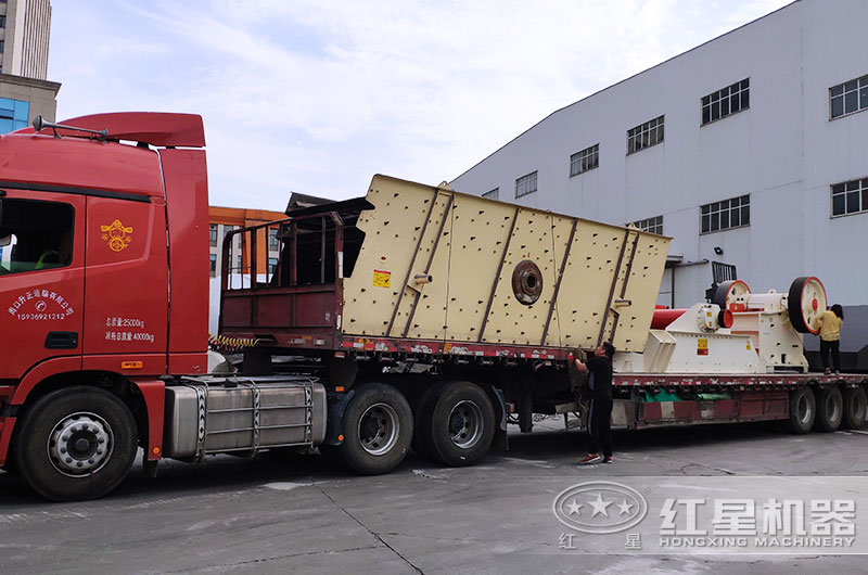 小型石子破碎機設(shè)備發(fā)貨中